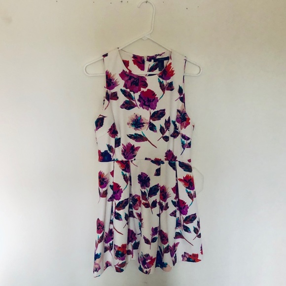 BEAUTIFUL FLORAL DRESS 🌸 - Picture 2 of 5